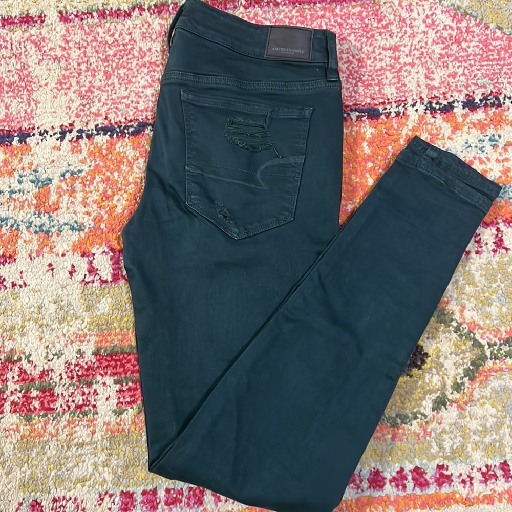 Dark green American Eagle ripped jeggings